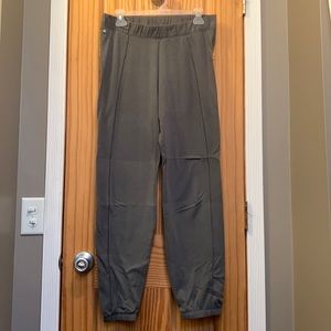 Victoria’s Secret classic fleece jogger, pewter, size M